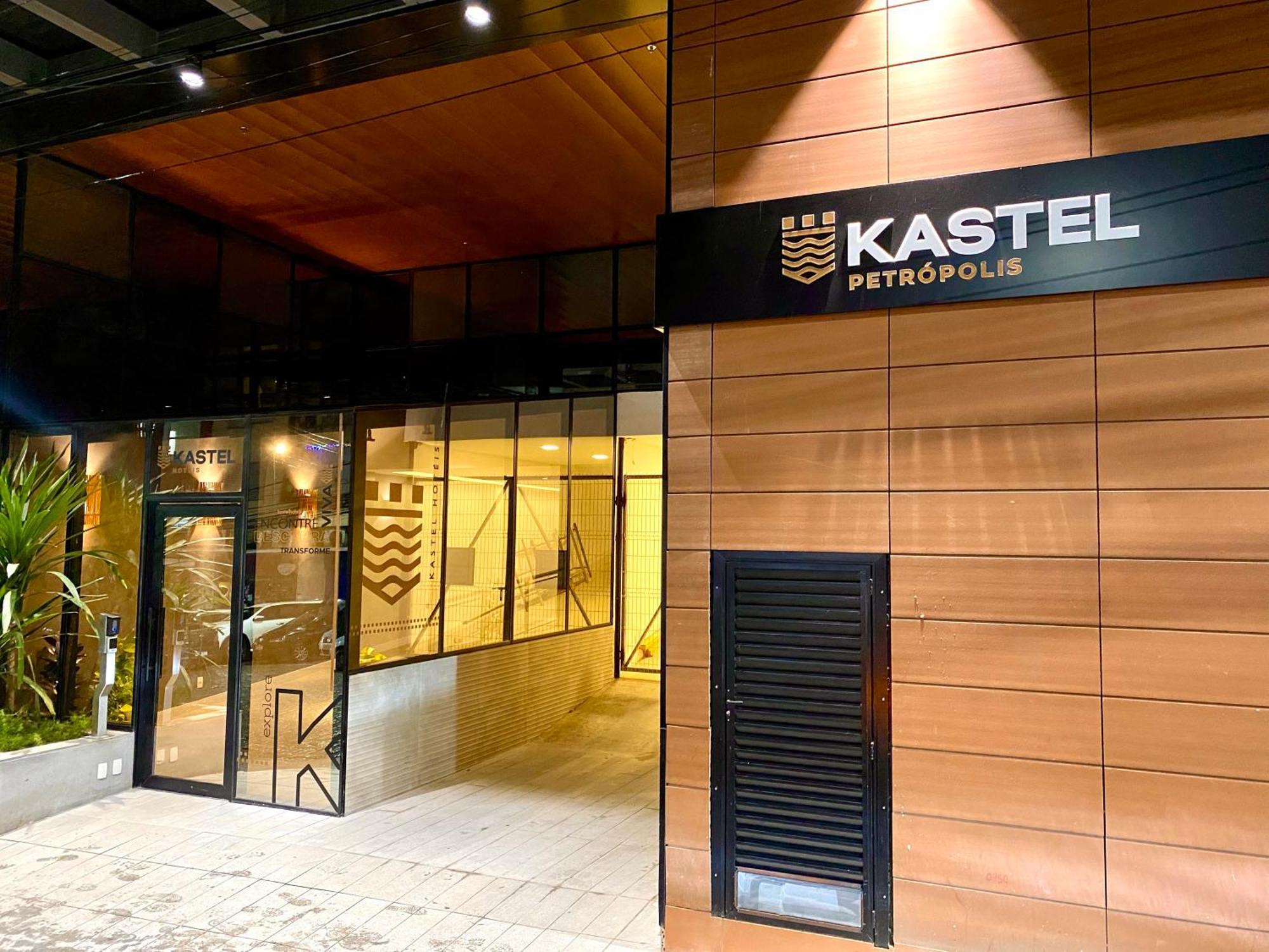 ホテル Kastel Petropolis エクステリア 写真