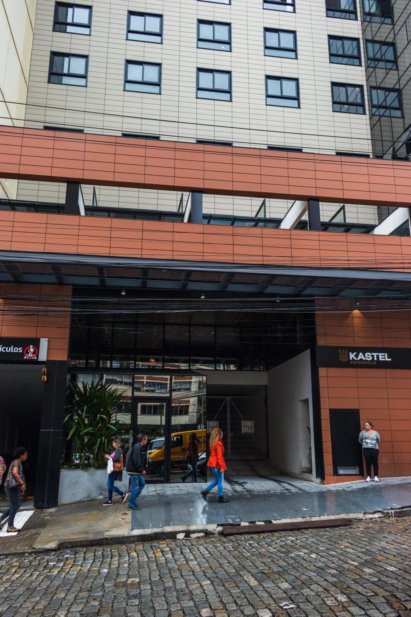 ホテル Kastel Petropolis エクステリア 写真